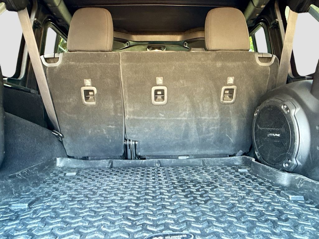 Used 2018 Granite Crystal Metallic Clearcoat Jeep Sahara image 26