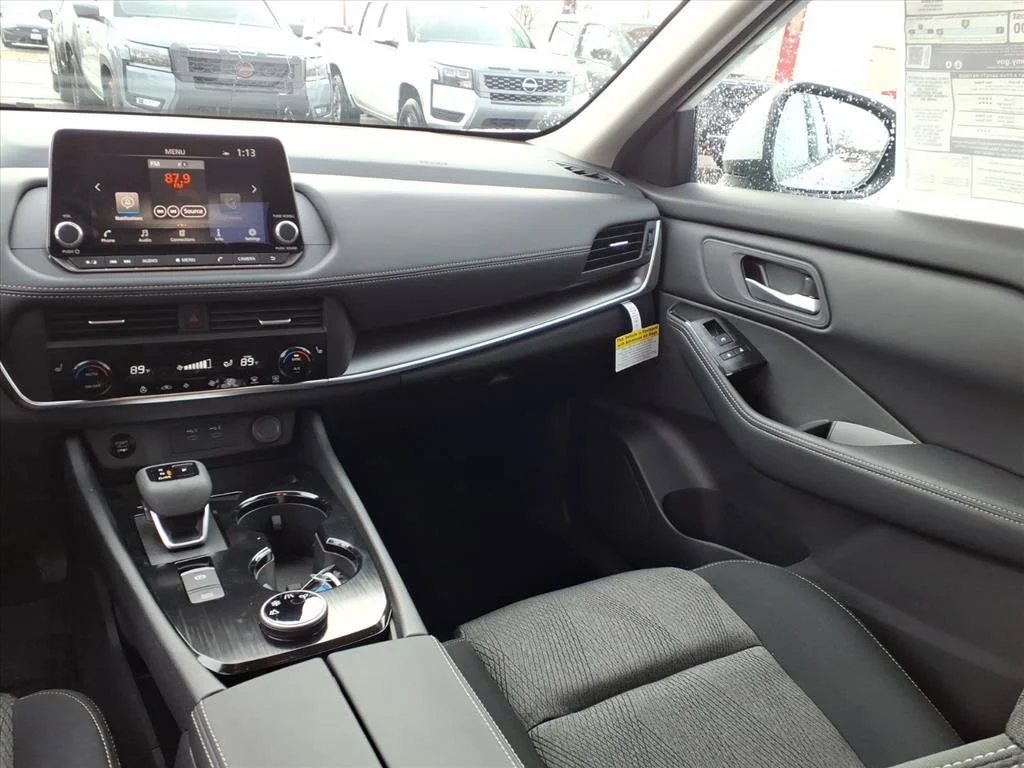2026 Nissan Rogue SV - Photo 10