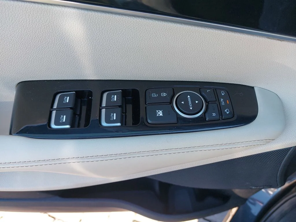 Used 2017 Gray Kia SX Limited image 28