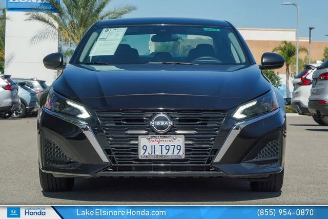 Used 2024 Super Black Nissan 2.5 SV image 3