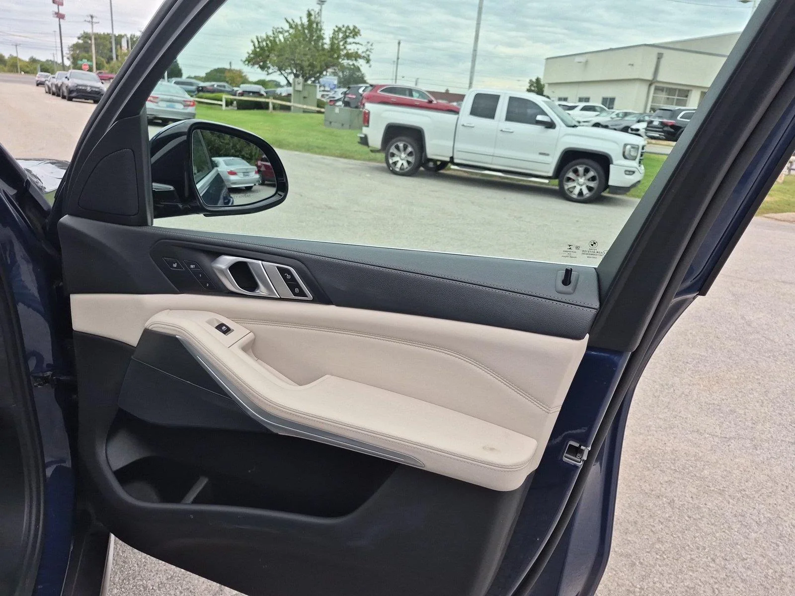 Used 2023 BLUE BMW  image 34