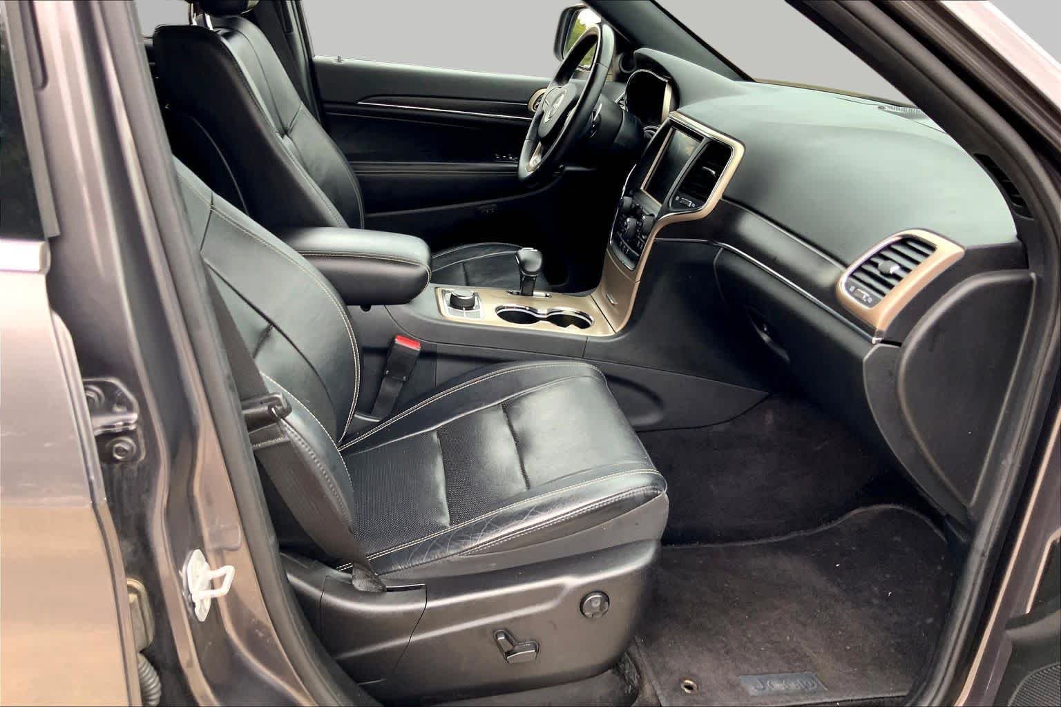 Used 2015 Granite Crystal Metallic Clearcoat Jeep Limited image 9