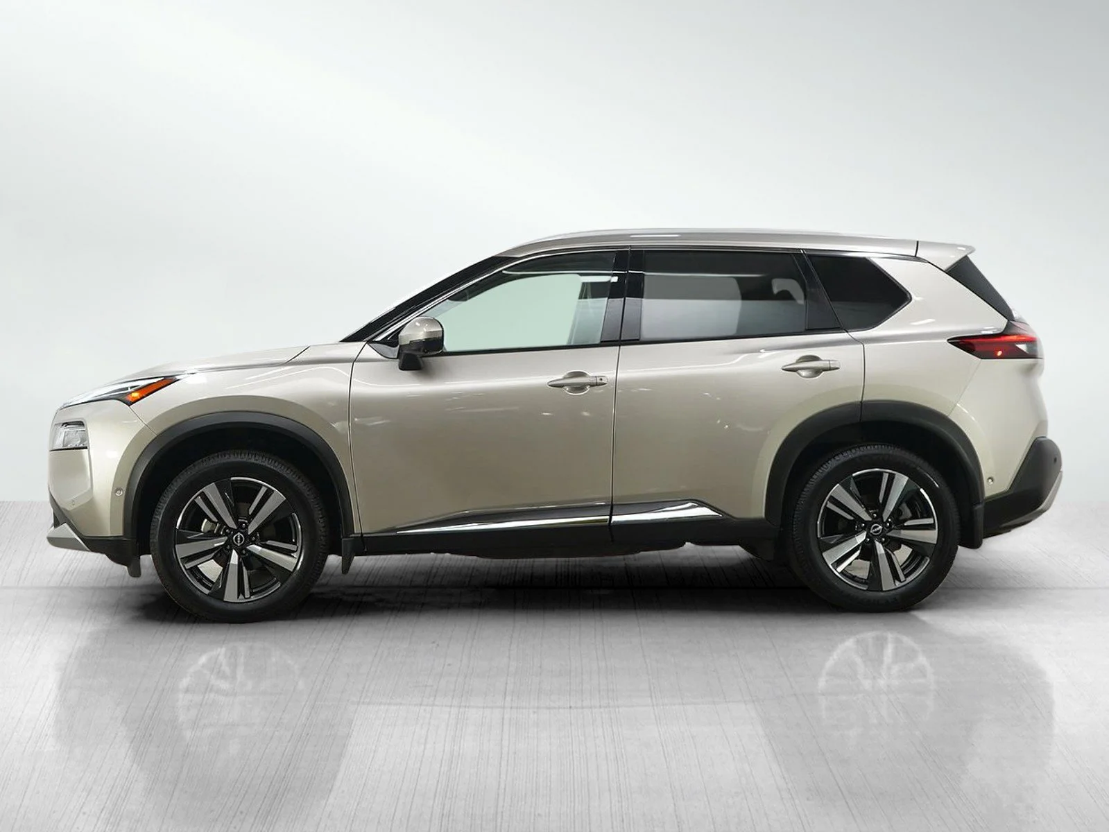 Used 2022 Nissan Rogue Platinum with VIN JN8BT3DD5NW270798 for sale in Burnsville, Minnesota
