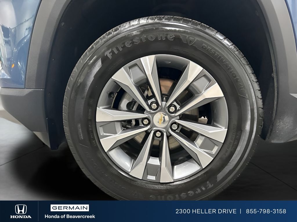 Used 2025 Lakeshore Blue Metallic Chevrolet LT image 29