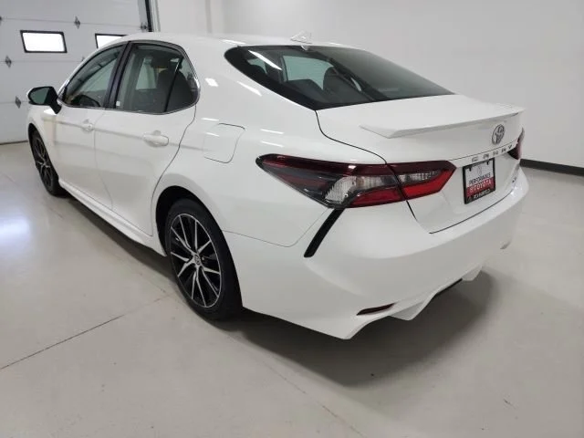 Used 2024 Ice Cap Toyota SE image 8