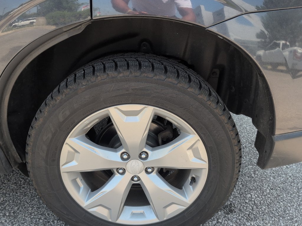 Used 2015 Dark Gray Metallic Subaru 2.5i Premium image 10