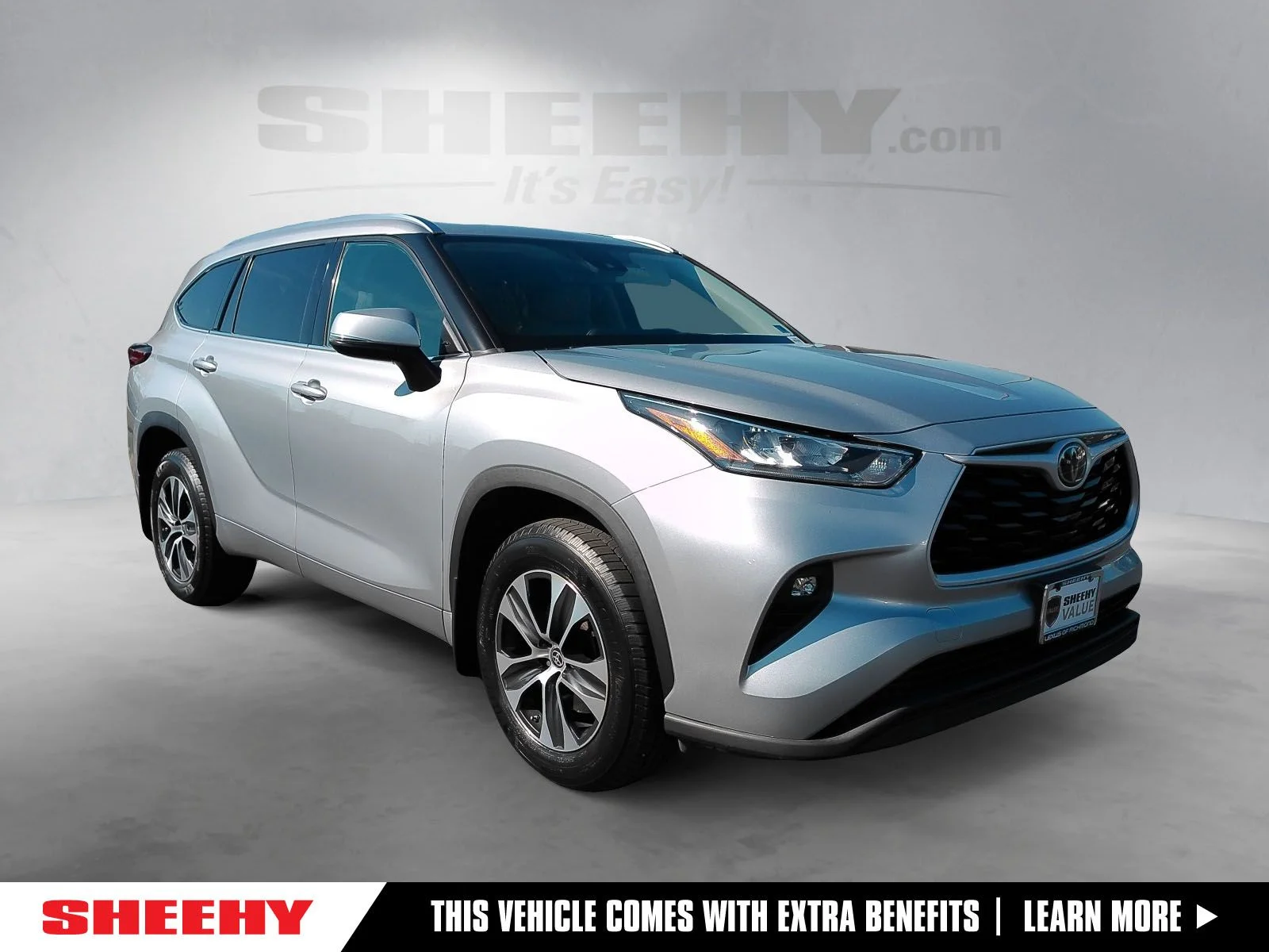 Used 2020 Silver Toyota XLE image 1