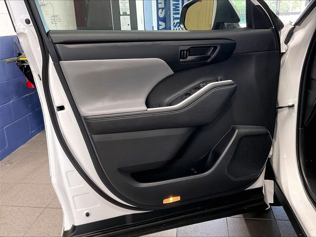 Used 2023 Beige Toyota LE image 9