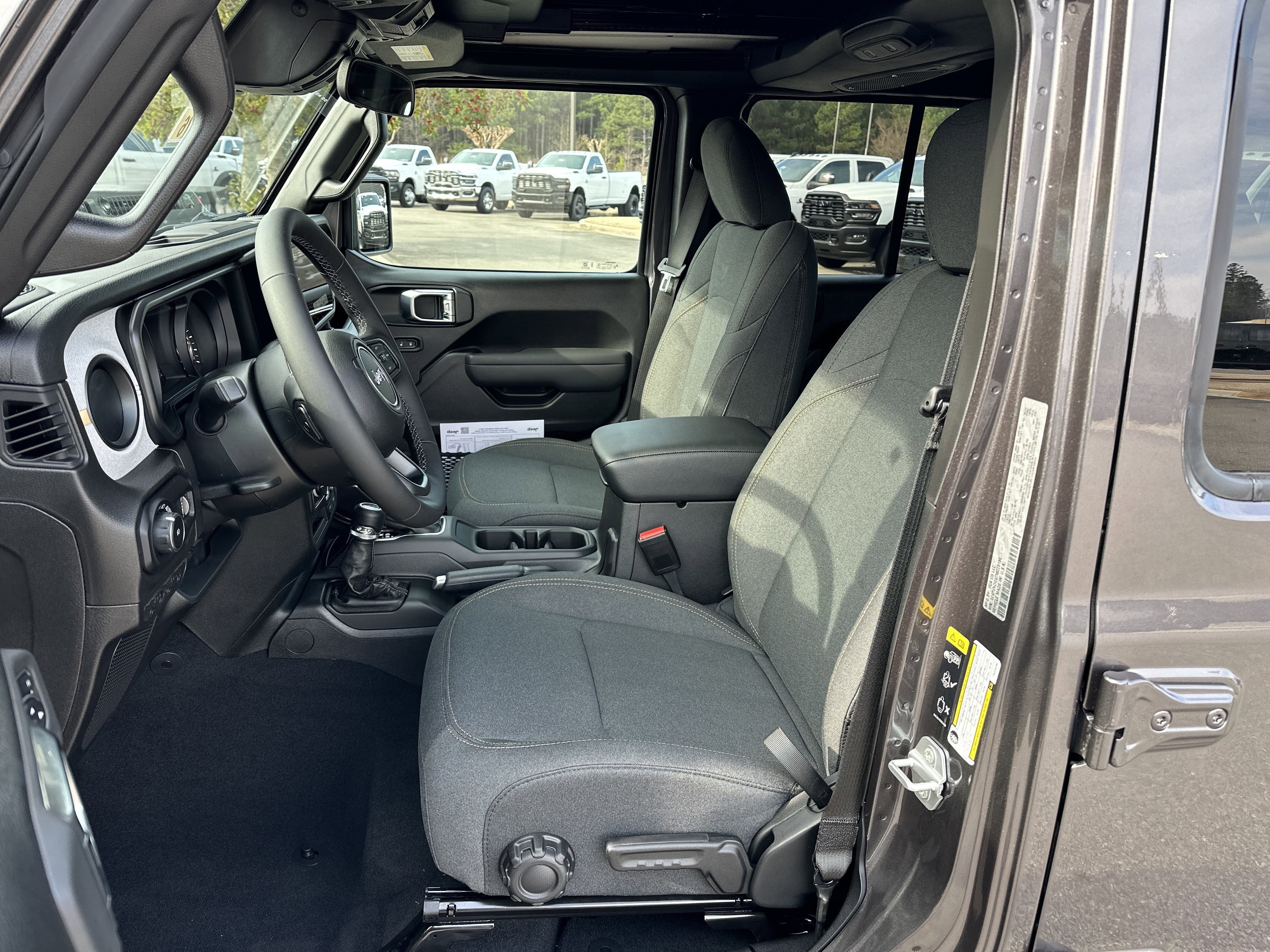 New 2026 Granite Crystal Metallic Clearcoat Jeep Sport S image 9