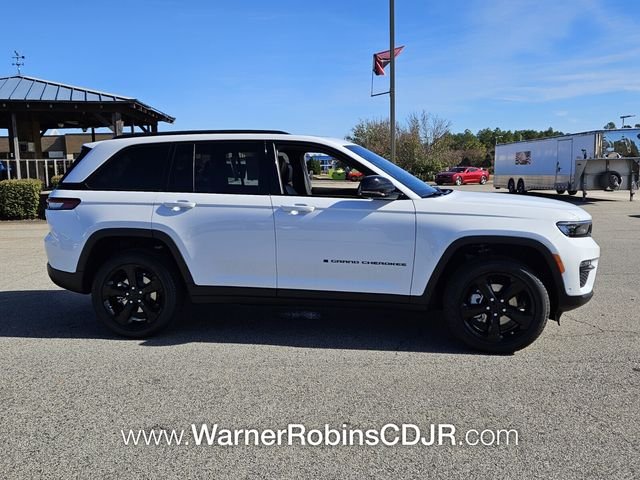 New 2025 Bright White Clear-Coat Exterior Paint Jeep Limited image 15