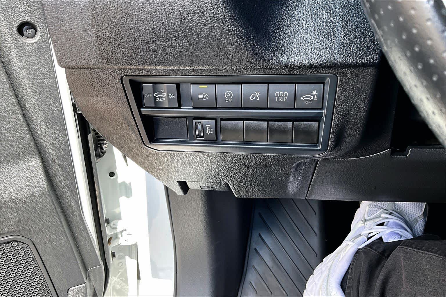 Used 2025 Ice Cap Toyota SR5 image 32