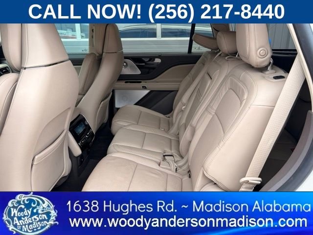 Used 2020 Pristine White Lincoln Reserve image 9