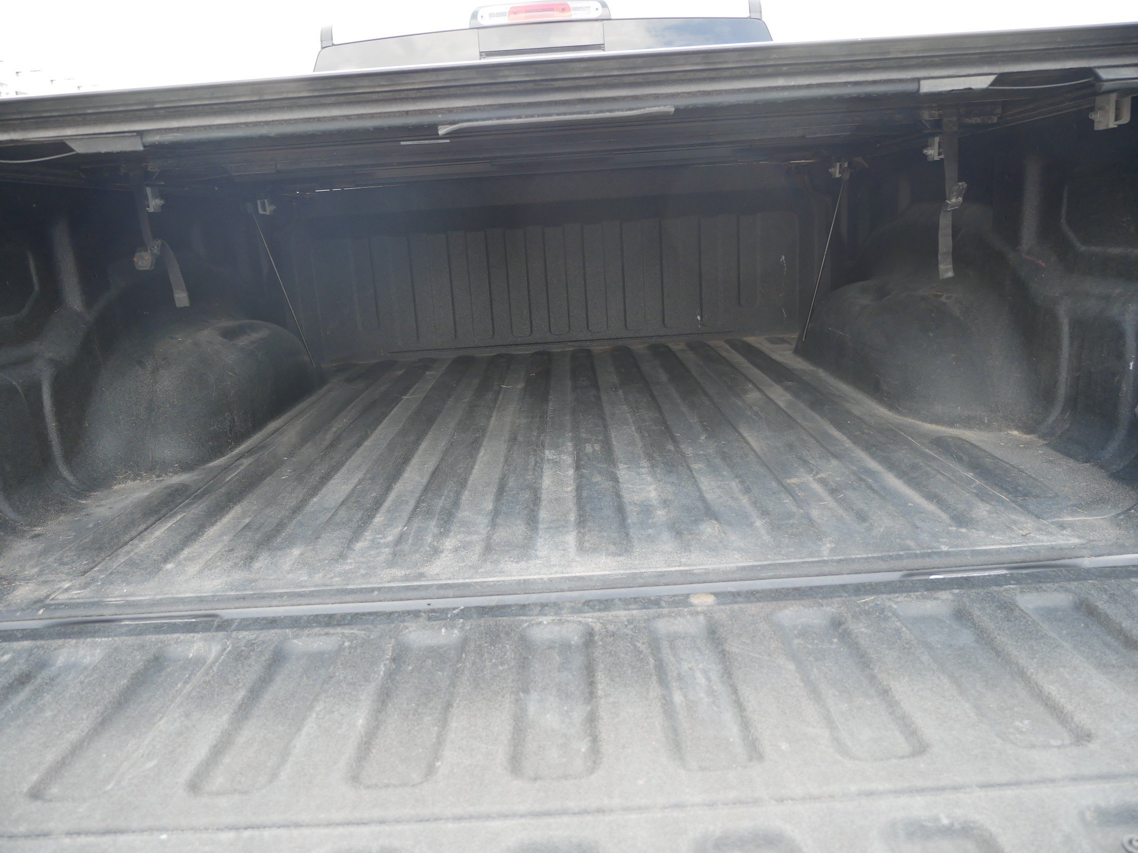 Used 2021 Billet Silver Clearcoat Metallic Ram Laramie image 10
