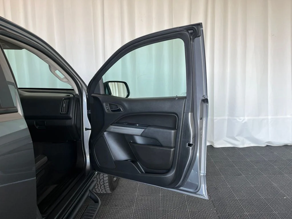 Used 2022 Gray Chevrolet LT image 17