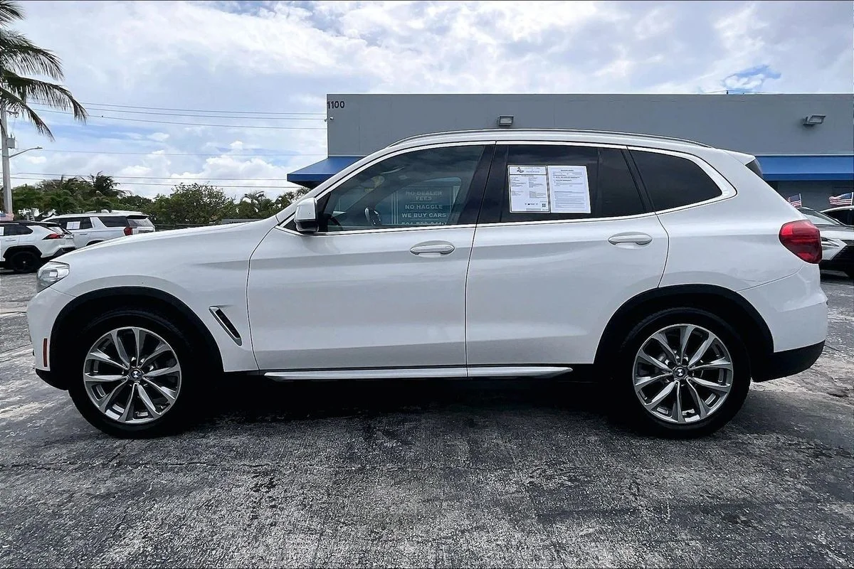 Used 2019 White BMW xDrive30i image 31