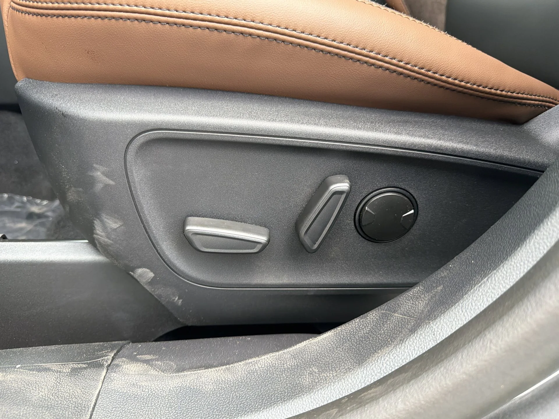 New 2026 Carbonized Gray Metallic Ford Outer Banks® image 24