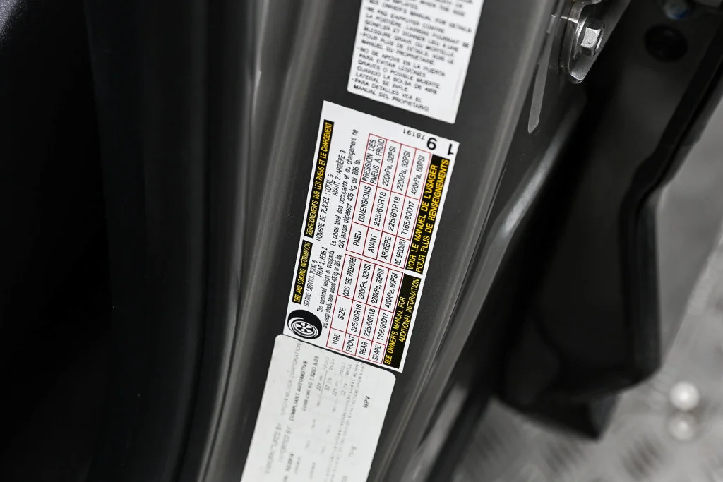 Used 2018  Lexus  image 31