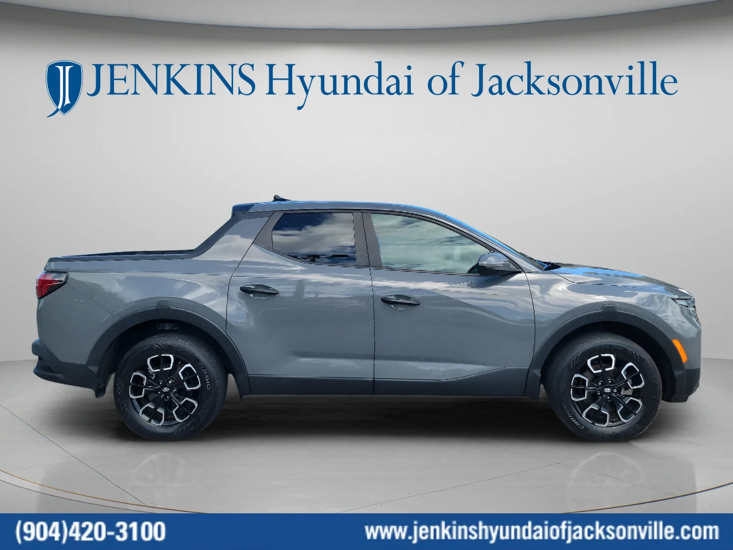 Used 2023 Hampton Gray Hyundai SEL image 2