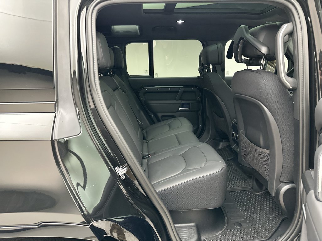 New 2026 Santorini Black Metallic Land Rover V8 image 7