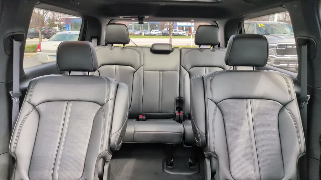 New 2026 Bright White Clear-Coat Exterior Paint Jeep Limited Altitude image 25