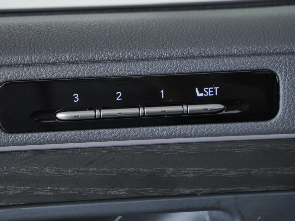 Used 2025 Black Lexus 600 Luxury image 37