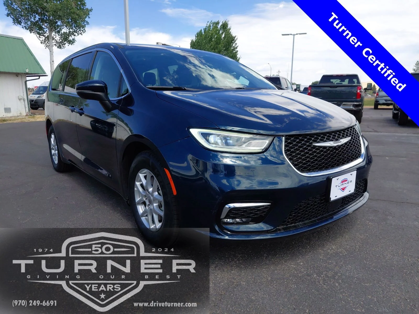 2023 Chrysler Pacifica Touring L's photo