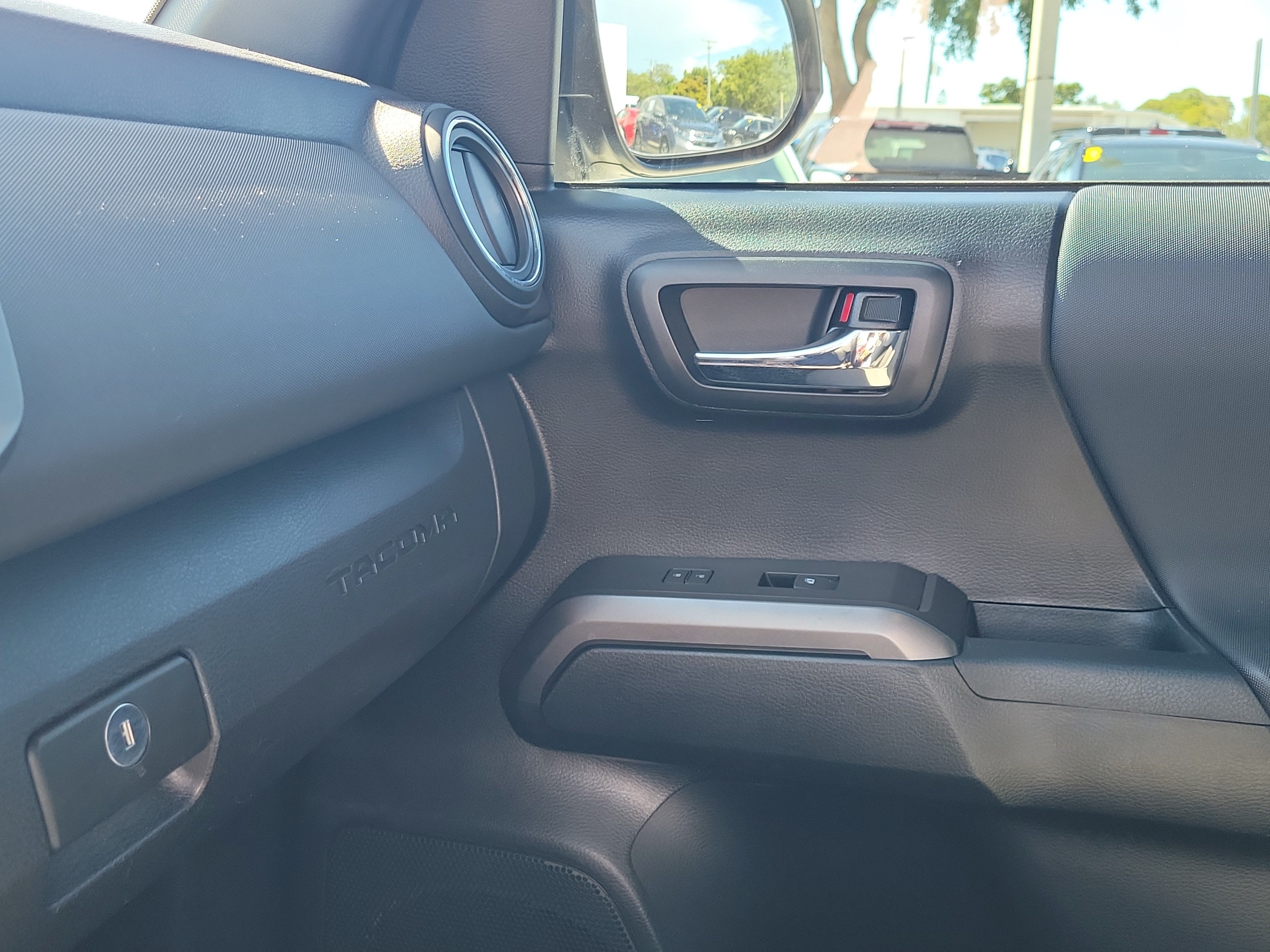 Used 2022 White Toyota SR image 29