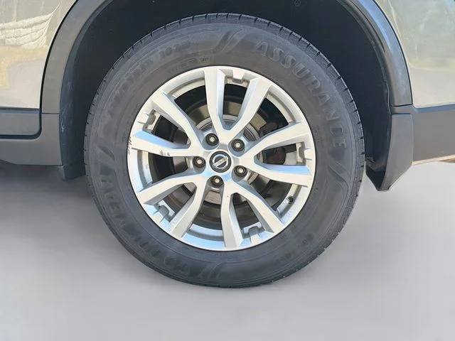 Used 2017 Gray Nissan SV image 29