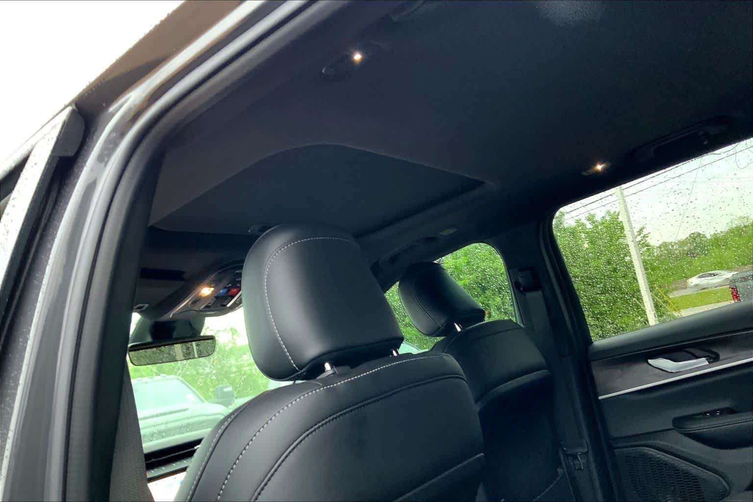 New 2026 Baltic Gray Metallic Clear-Coat Exterior Paint Jeep Laredo Altitude image 16