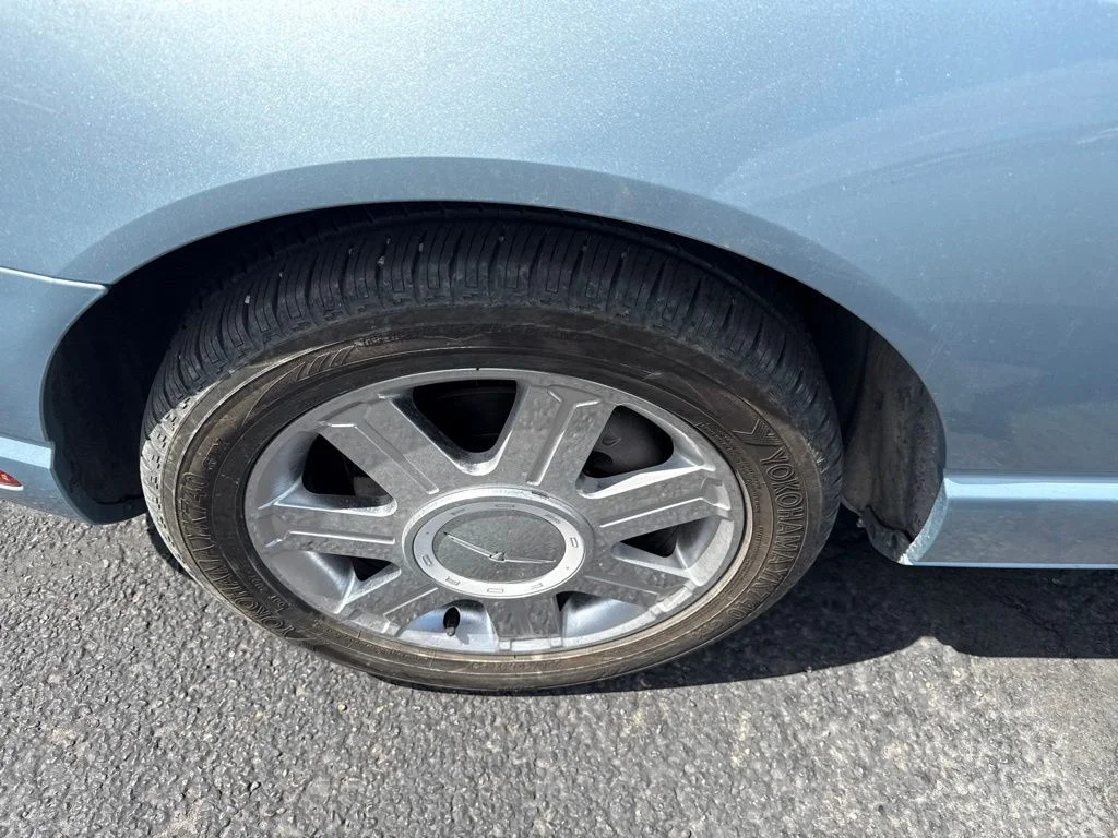 Used 2004 Blue Ford Base image 17