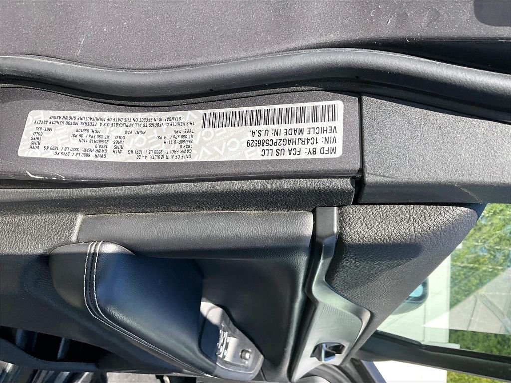 Used 2023 Silver Metallic Ford XLT image 33