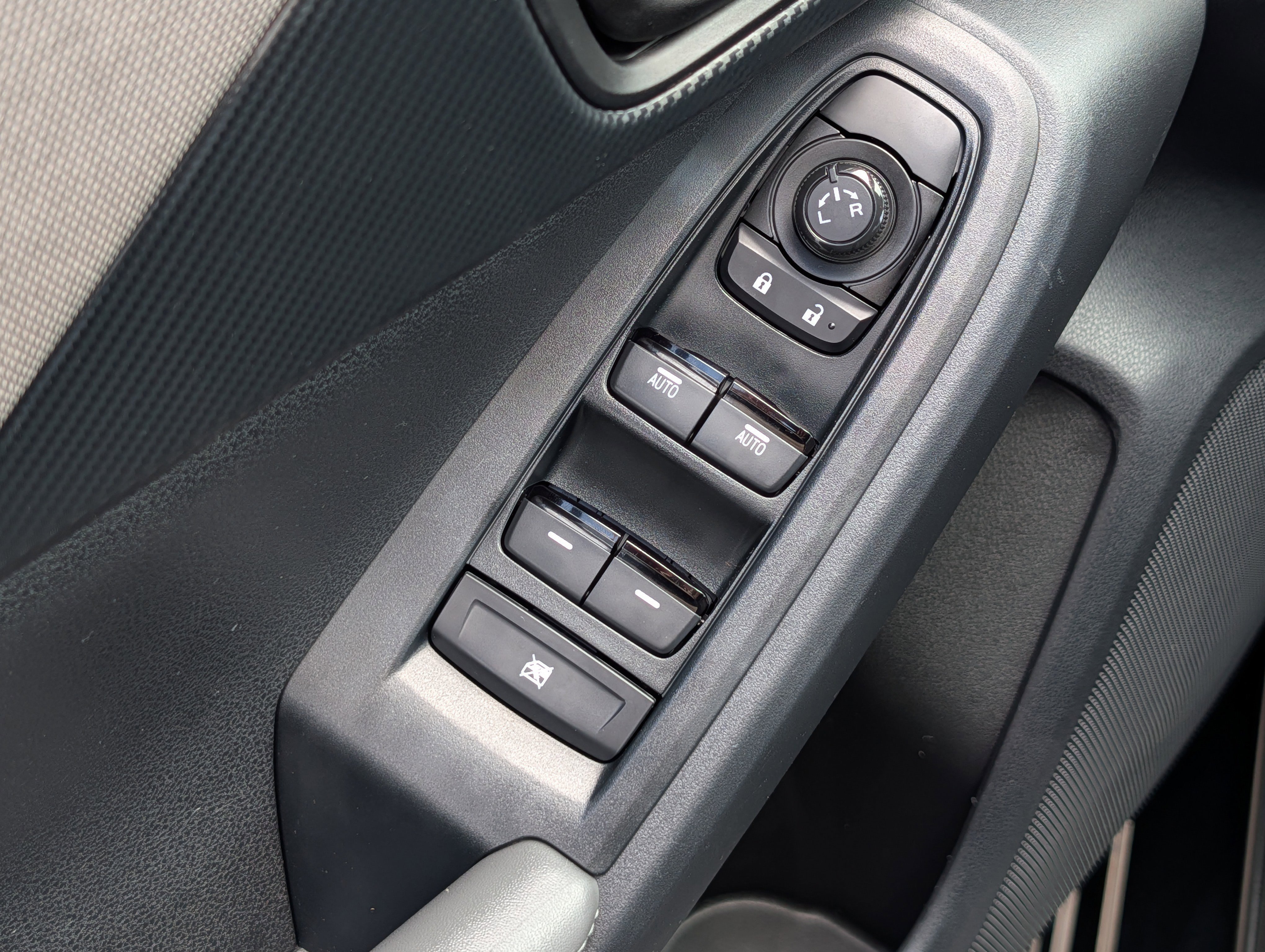 Used 2025 Crystal Black Silica Subaru Premium image 19