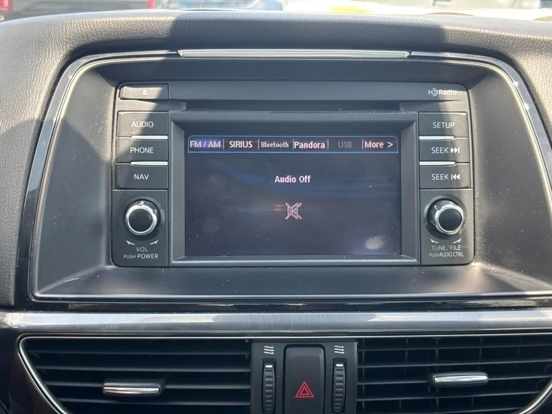 Used 2014  Mazda i Grand Touring image 22