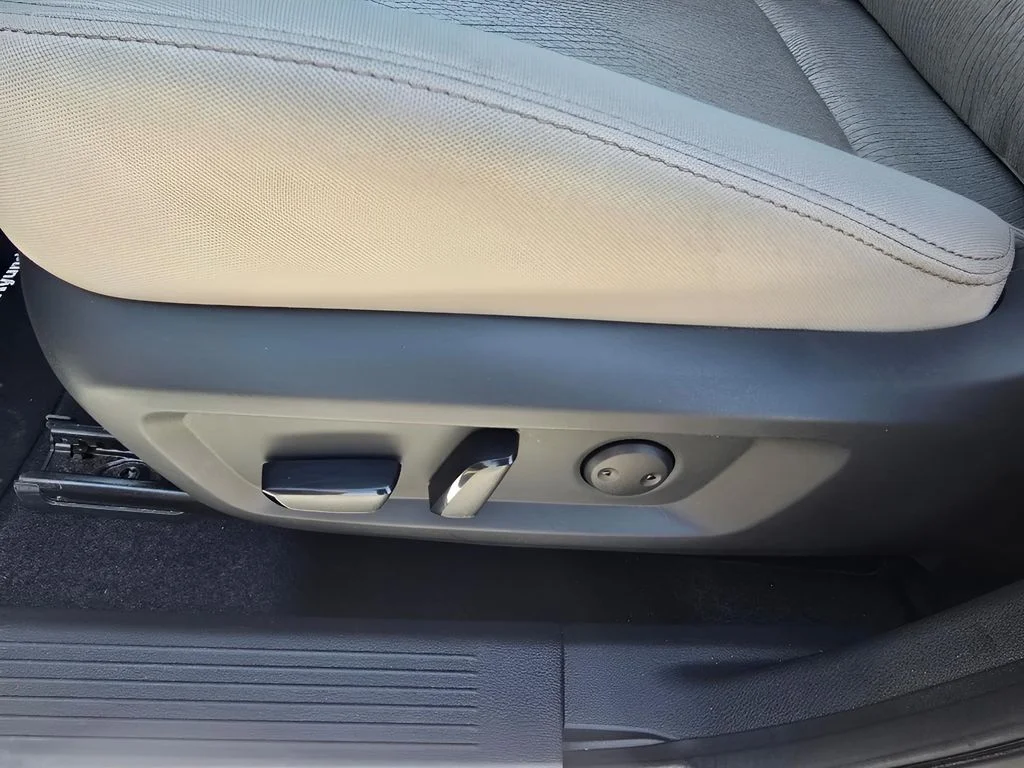 Used 2025 Everest White Pearl Nissan SV image 13