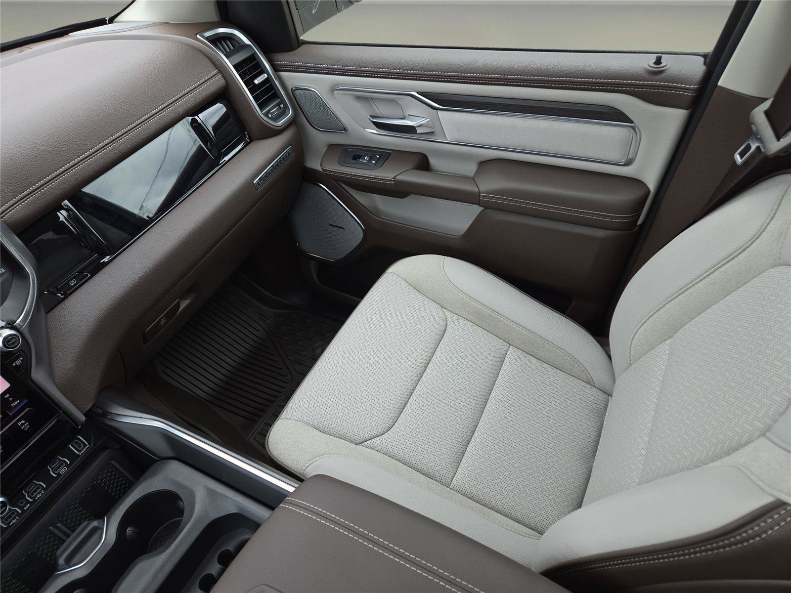 2026 RAM 1500 Laramie - Photo 19