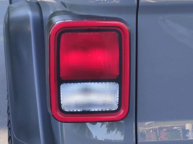 Used 2022 Gray Jeep Rubicon image 21