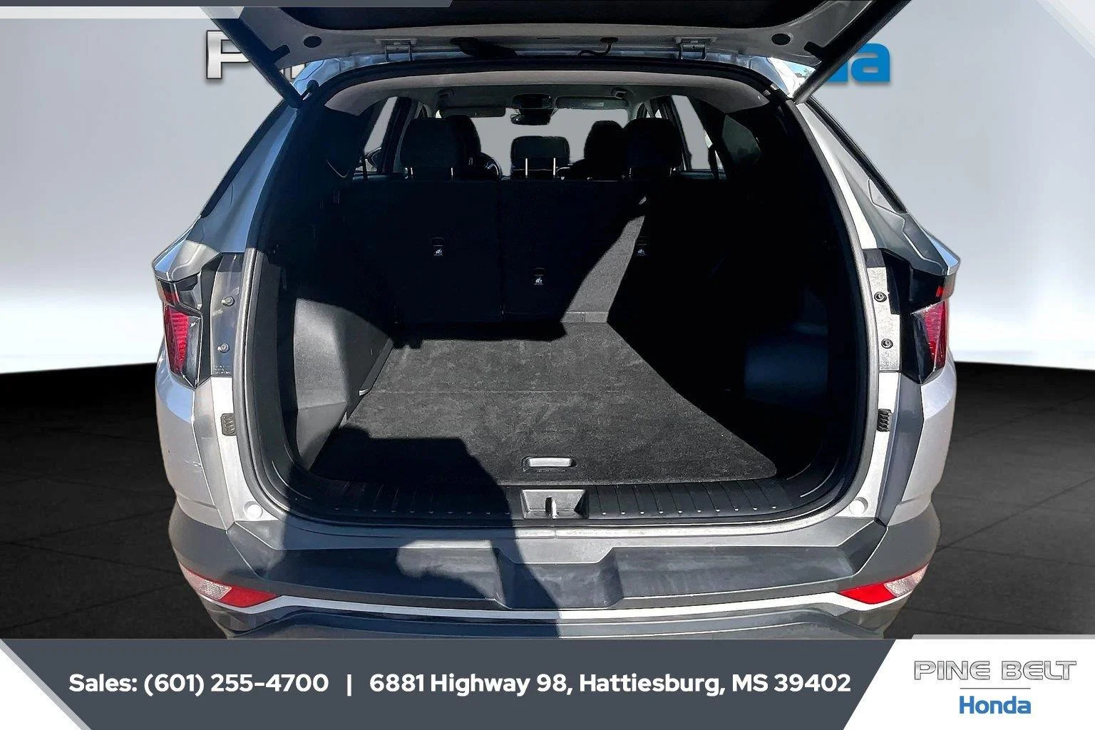 Used 2024 Shimmering Silver Hyundai SEL image 21