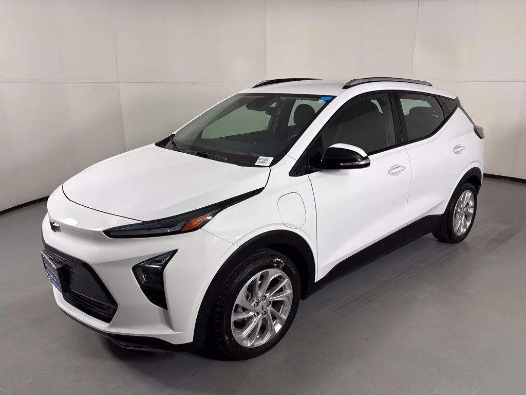 Certified Used 2023 SUMMIT WHITE Chevrolet LT image 5