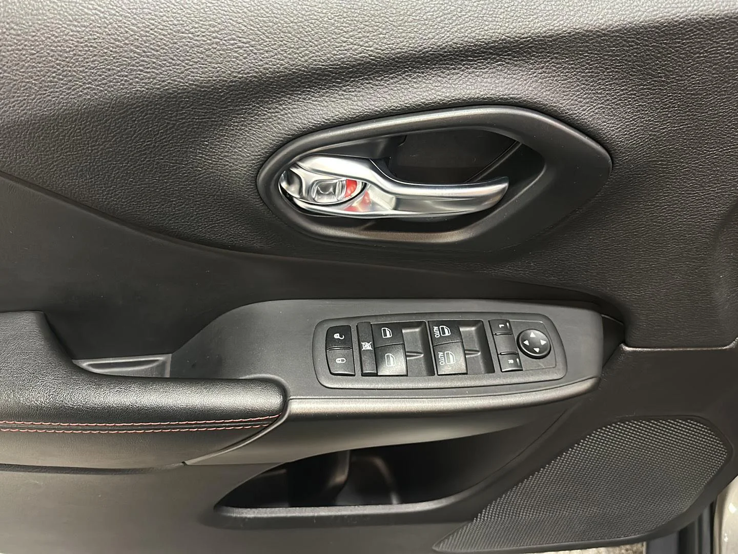 Used 2021 Olive Green Pearlcoat Jeep Trailhawk image 17