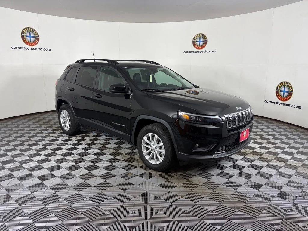 Used 2022 Black Jeep Latitude Lux image 18