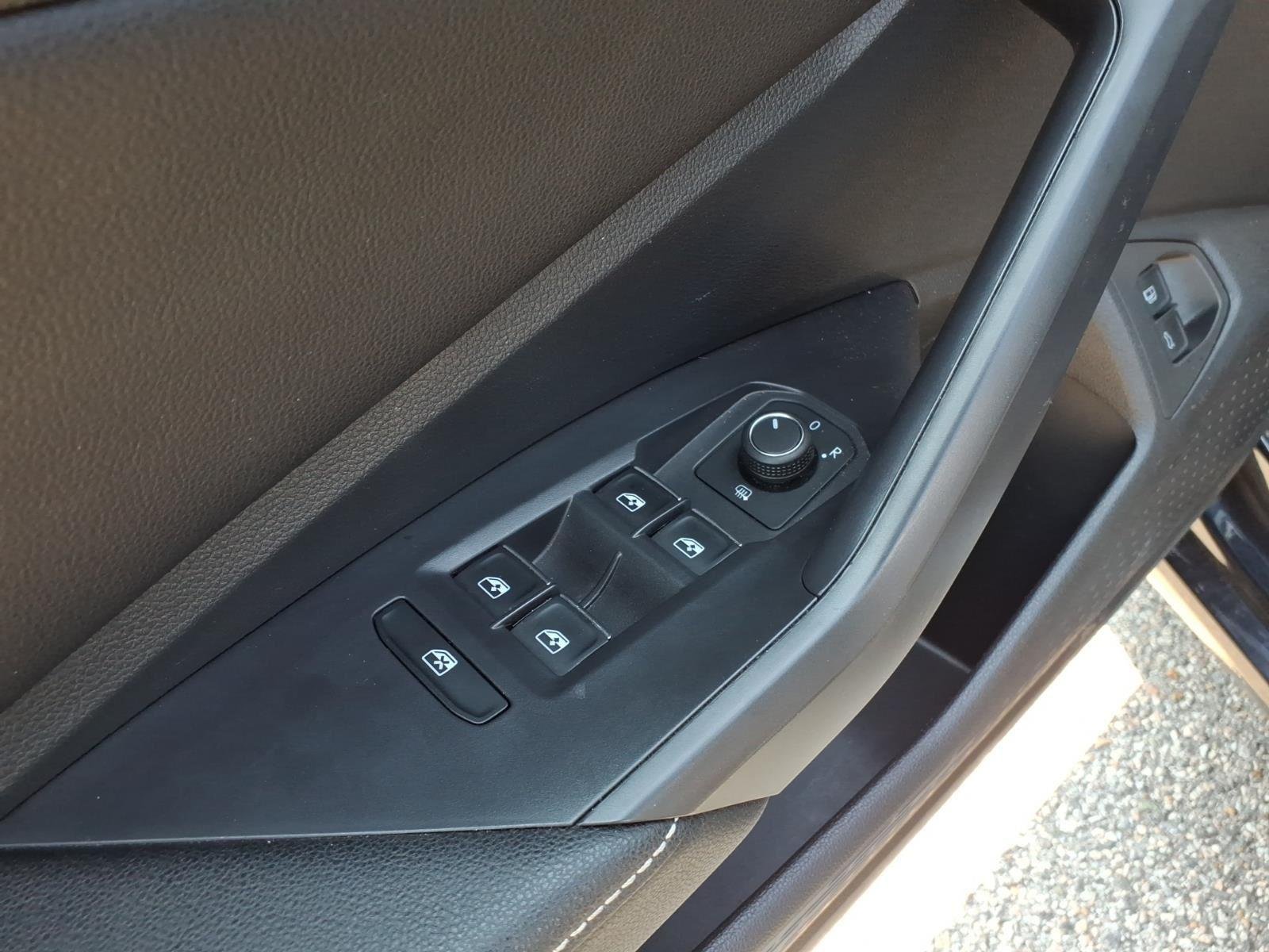 Used 2024  Volkswagen SE image 23