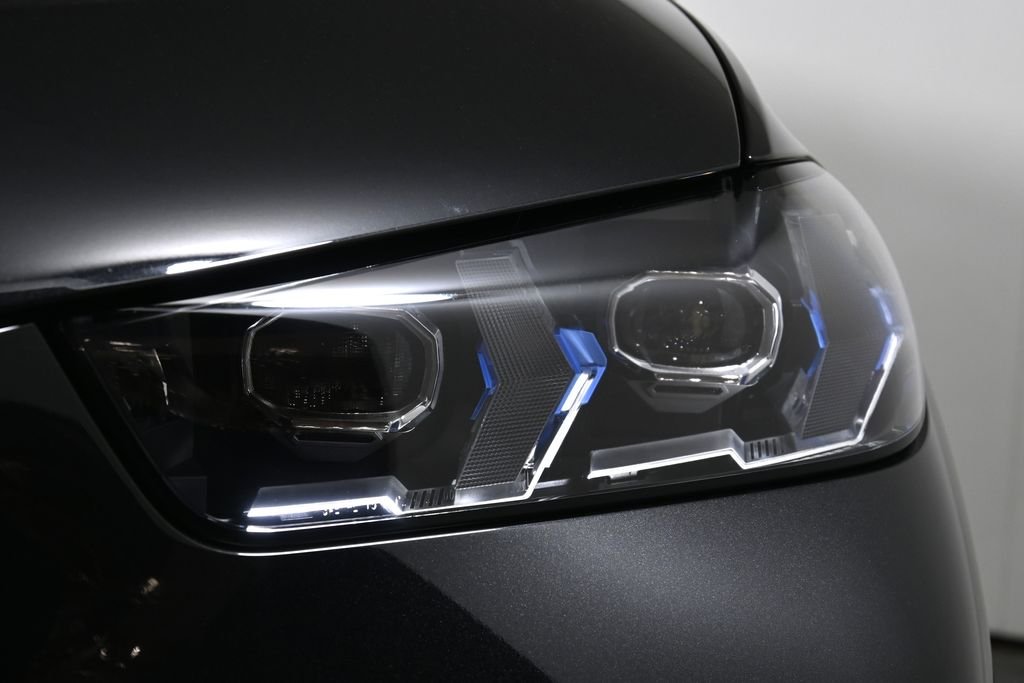 New 2026 Black Sapphire Metallic BMW xDrive40i image 11