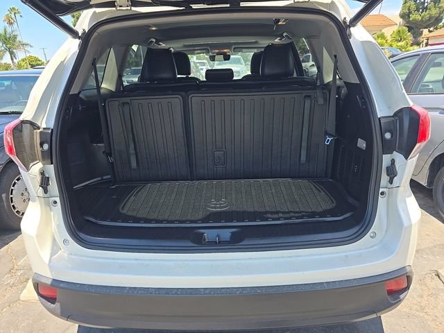Used 2019 White Toyota XLE image 9