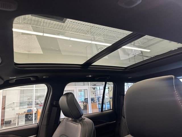 New 2026 Bright White Clear-Coat Exterior Paint Jeep Limited image 27