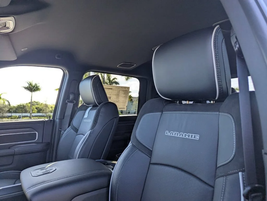 New 2026 Diamond Black Crystal Pearl-Coat Exterior Paint RAM Laramie image 12
