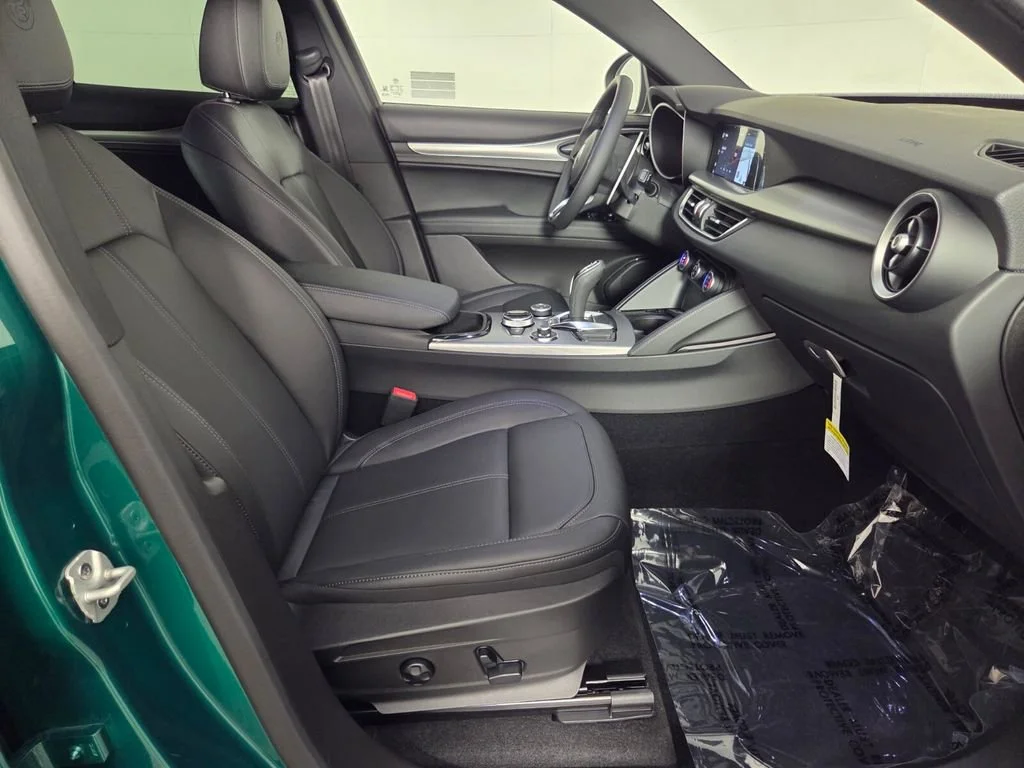 2025 Alfa Romeo Stelvio Base - Photo 24
