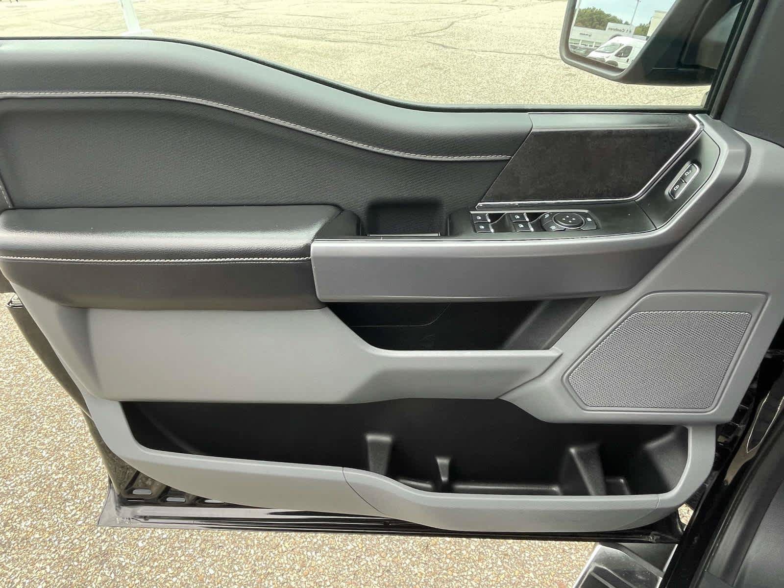 Used 2025 Agate Black Ford XLT image 32