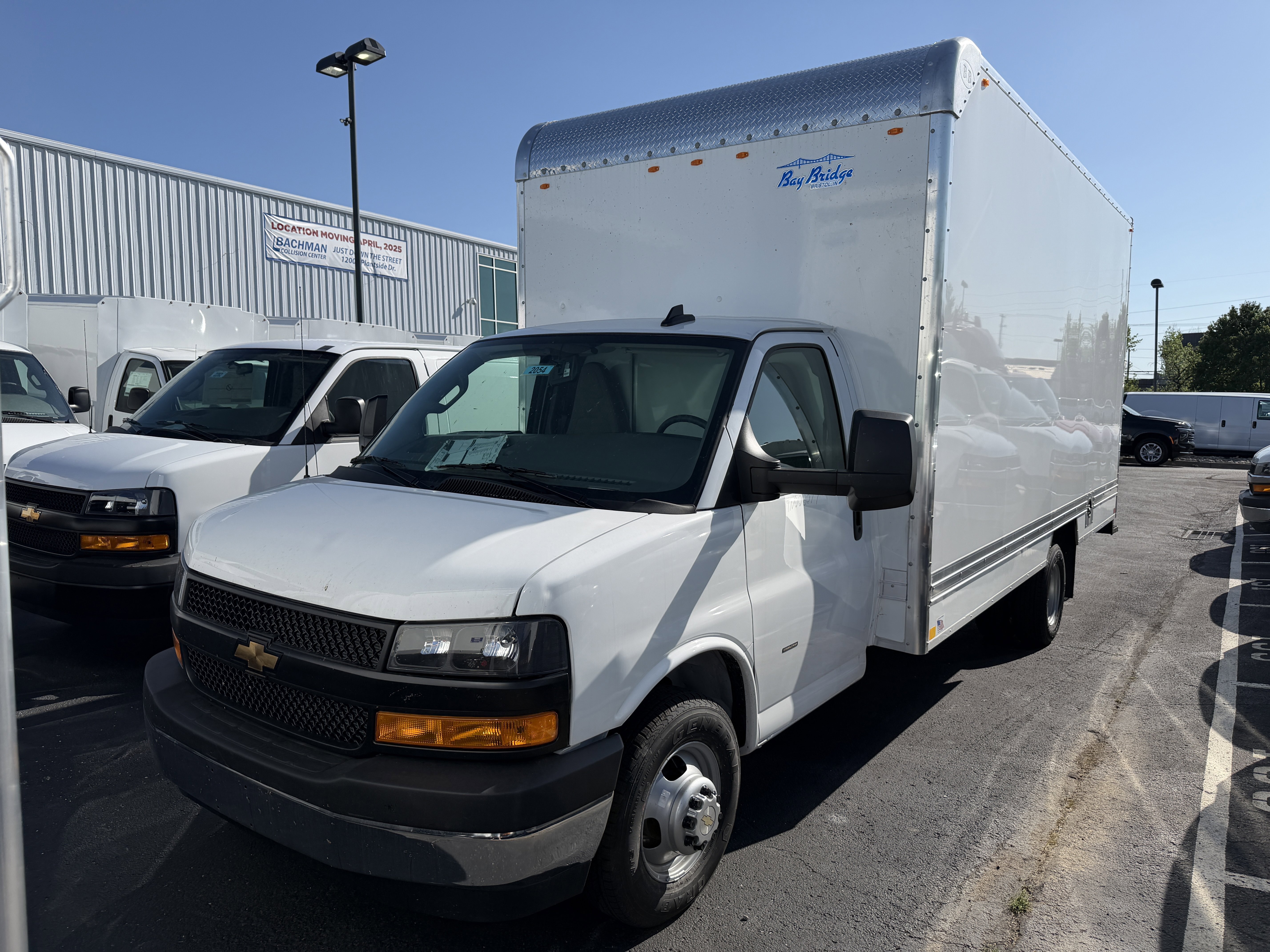 New 2026 Summit White Chevrolet 1WT image 4