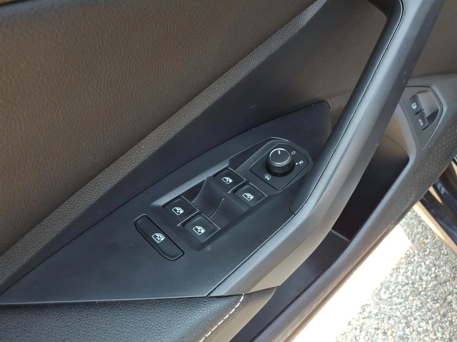 Used 2024  Volkswagen SE image 23