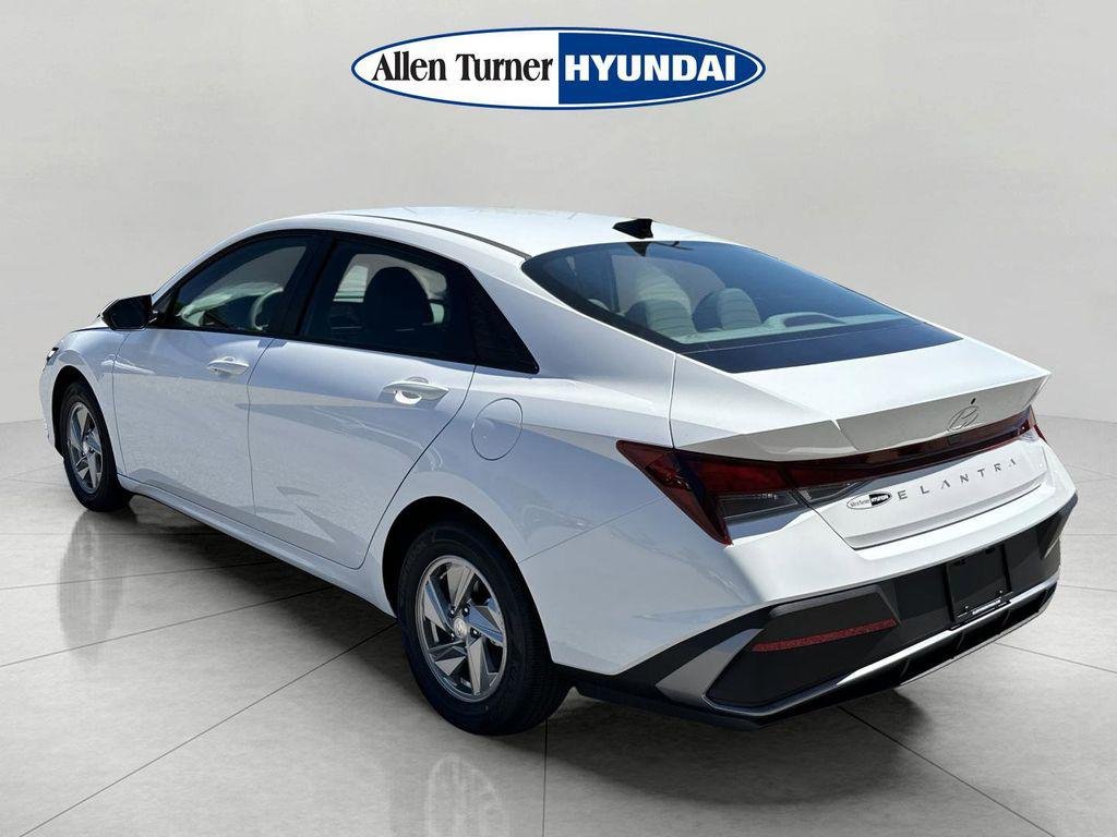New 2026 Serenity White Hyundai SE image 5